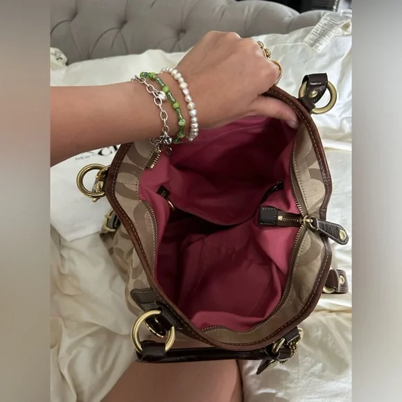 Medium sized Coach purse - Picture 9 of 11